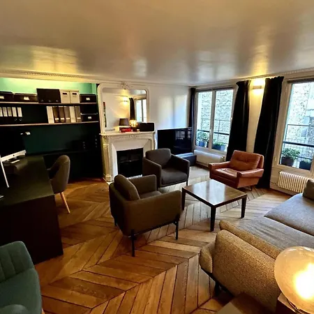 74m2 In The Center Of Apartment Paris