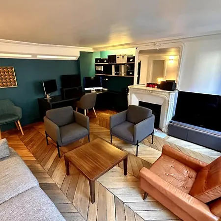 74m2 In The Center Of * Paris